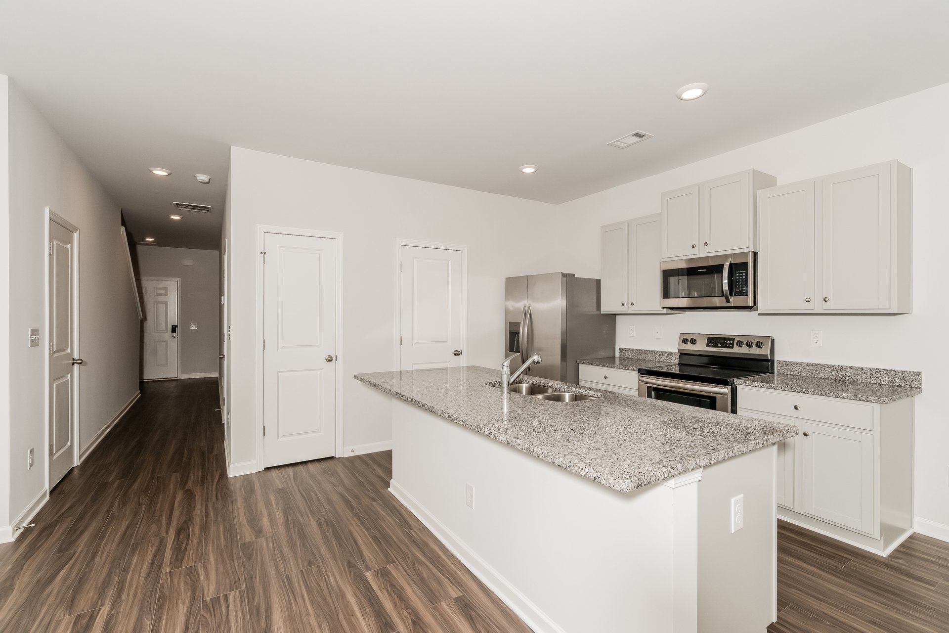 007-photo-kitchen-14758901 oakwood village
