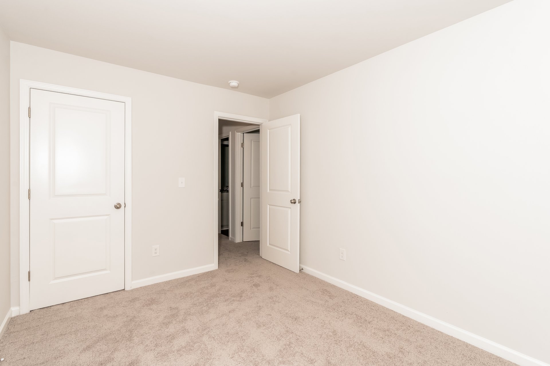 011-photo-bedroom-14758891 oakwood village