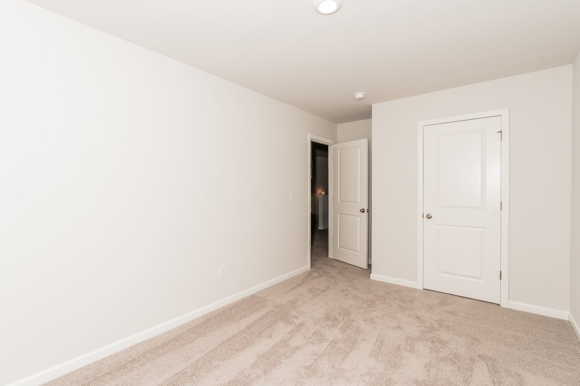012-photo-bedroom-14758893 oakwood village
