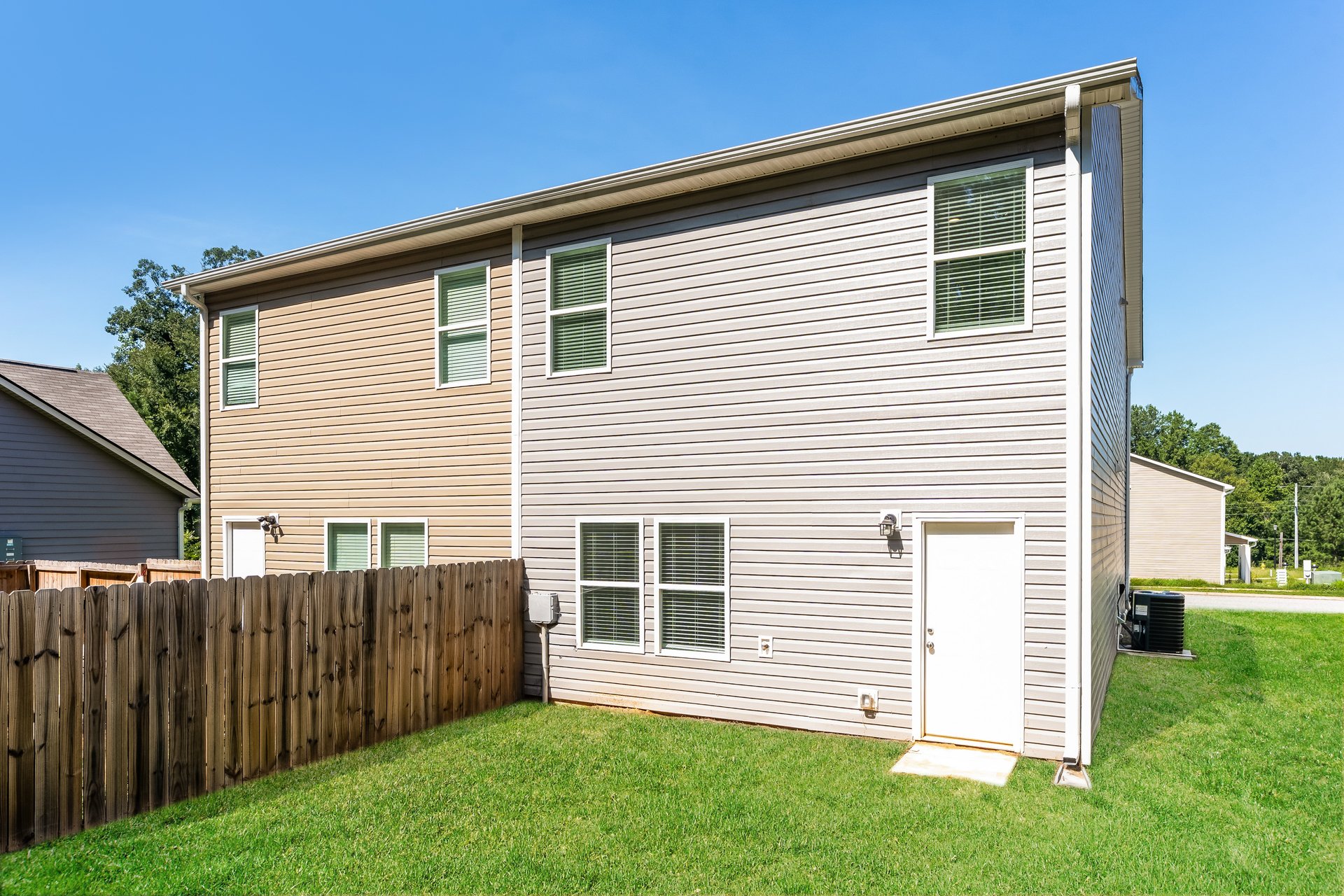 015-photo-rear-view-14758896 oakwood village